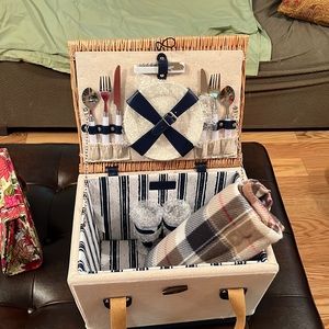 Boardwalk Picnic Basket with Service for Two